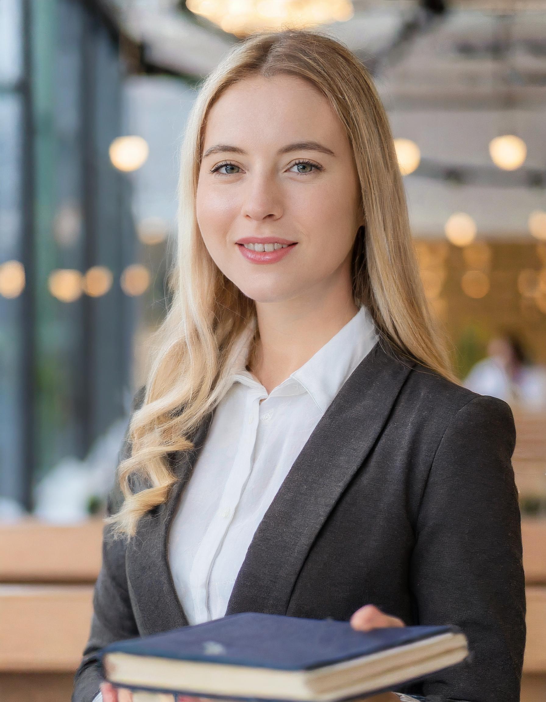 Porträt einer beruflichen Frau in einem Büro